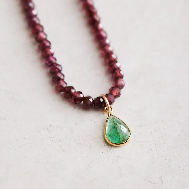 Necklaces with crystal pendants for women-Garnet & Emerald Necklace