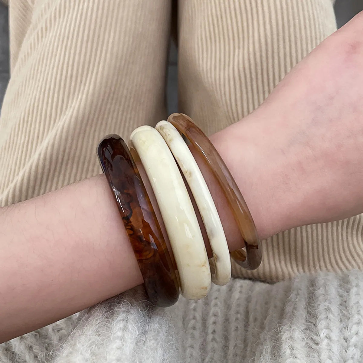 Elegant bangles with gemstone accents-Simple Style Solid Color Arylic Resin Women'S Bangle