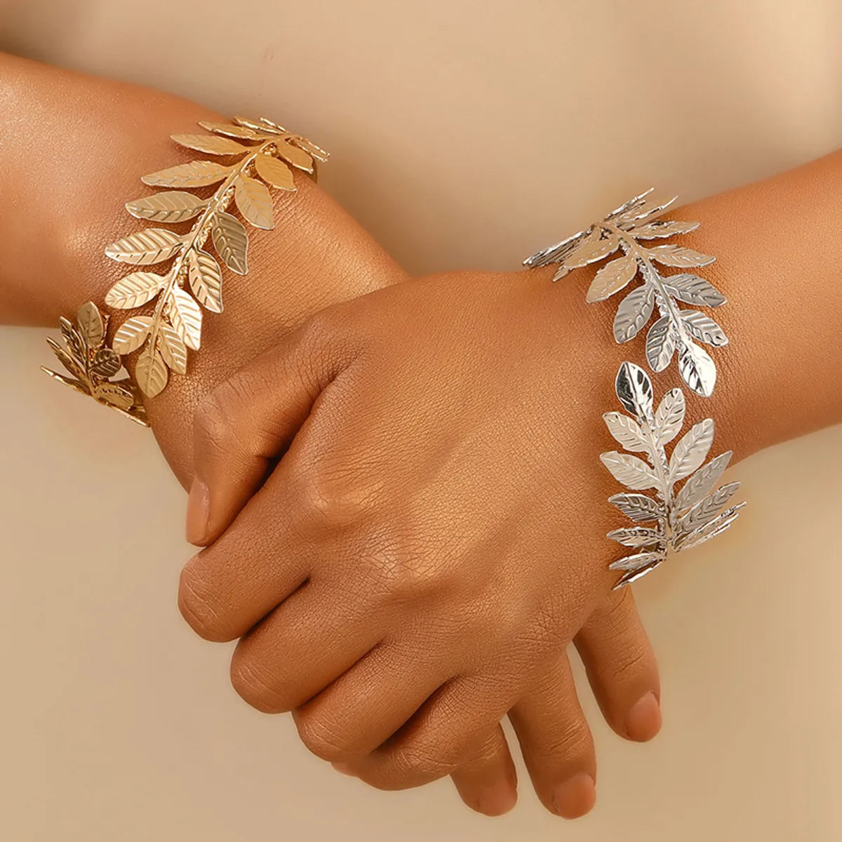 Stunning bracelets with ruby accents-Elegant Luxurious Shiny Leaves Iron Wholesale Bangle